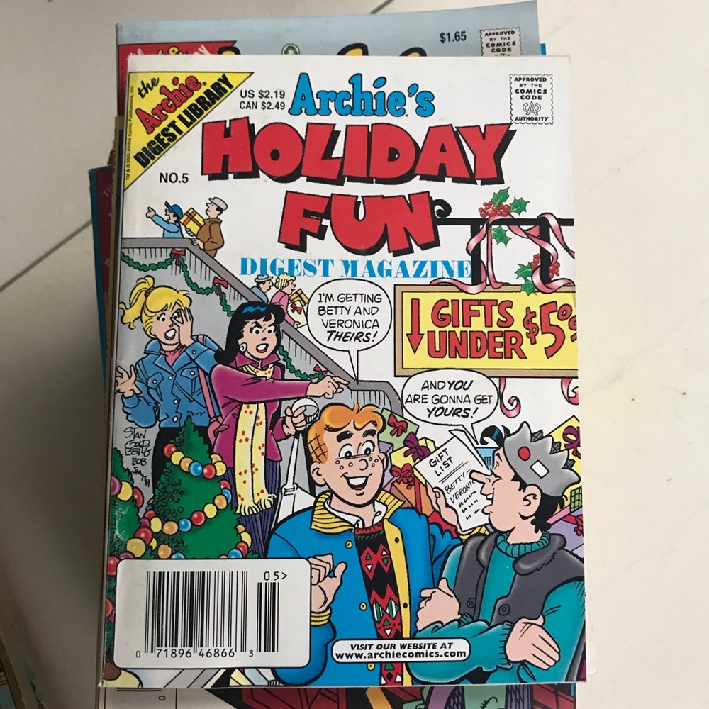Archie’s Holiday Fun Digest Magazine #5 - Bright Multi-Color Cover